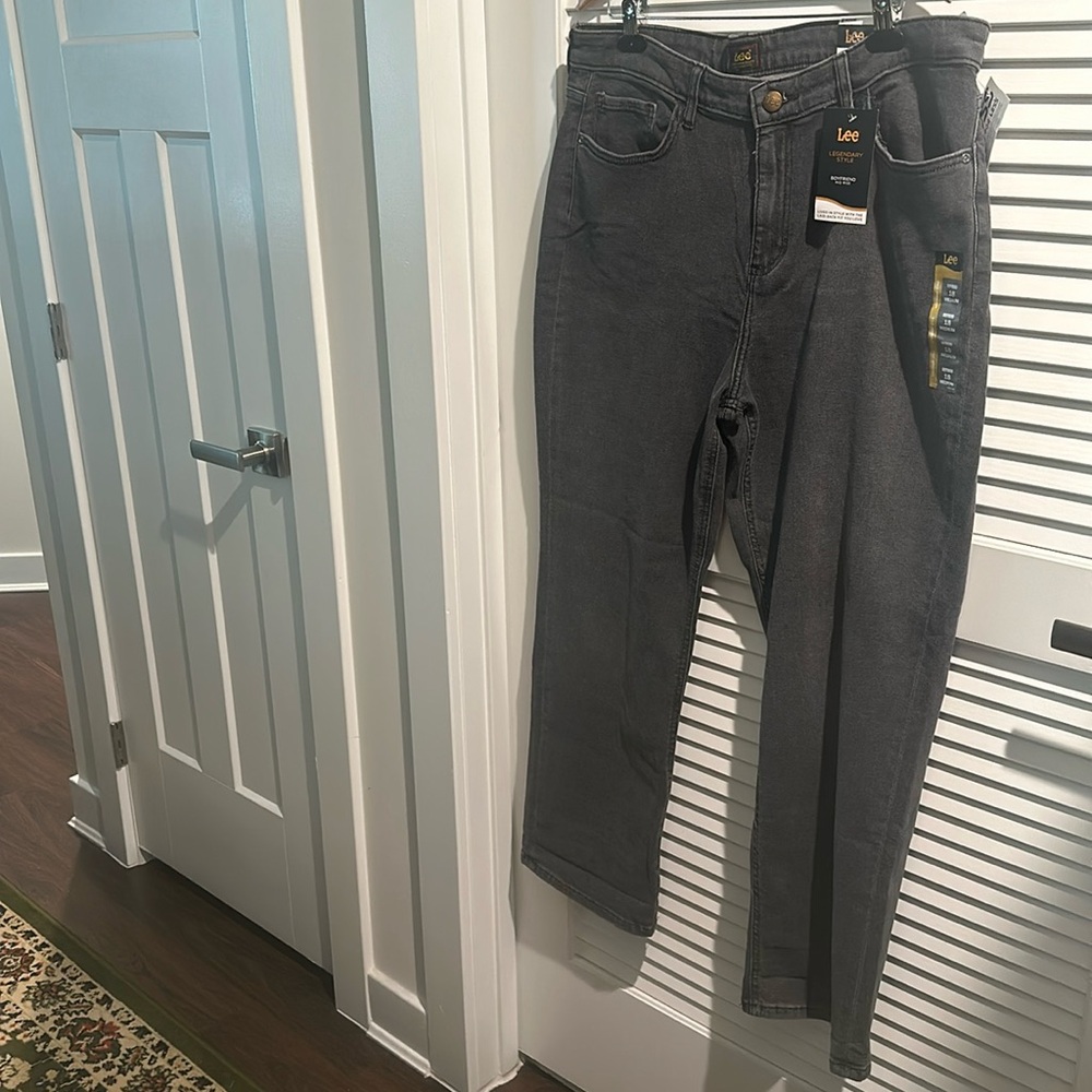 NWT Lee Acid Washed Black Boyfriend Mid Rise Five Pockets Jeans . Size 18M